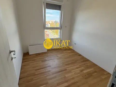 Prodaja, četvorosoban stan, 80m², Centar, Stara Pazova - image 3