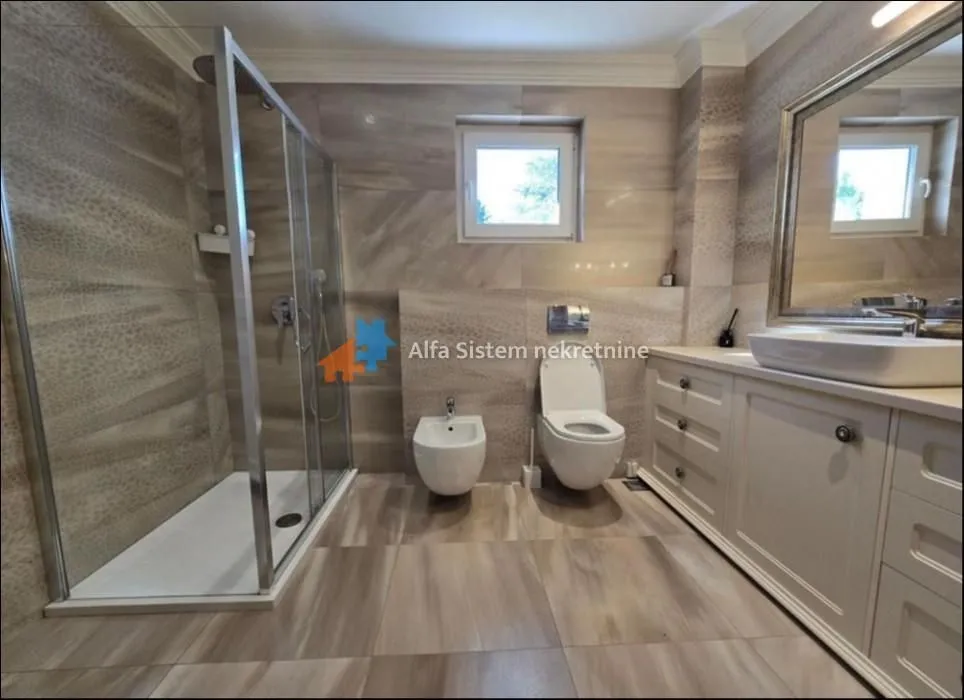 Izdavanje, stan, 215m², Savski Venac, Beograd