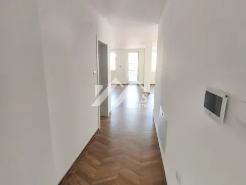 Izdavanje, četvorosoban stan, 122m², Sajam, Novi Sad Sve Podlokacije - image 4