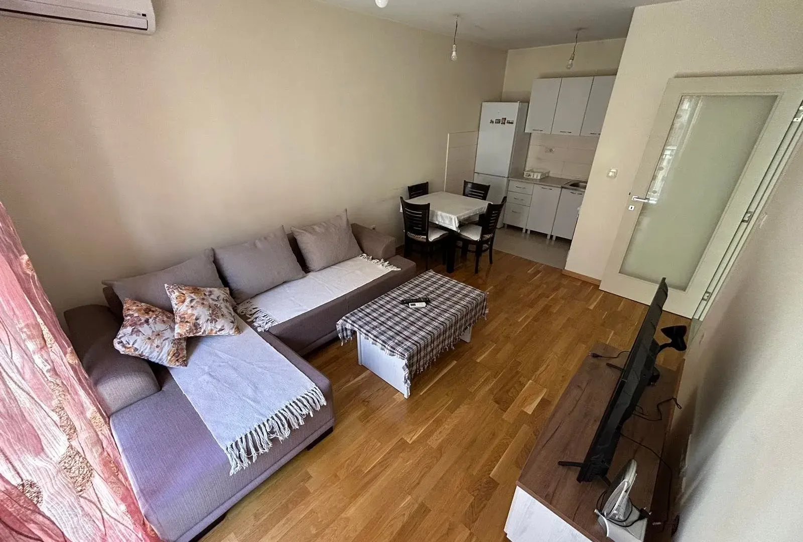 Izdavanje, jednosoban stan, 40m², Zabjelo, Podgorica