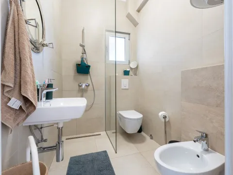 Sale, two bedroom apartment, 82m², Dobrota, Kotor - image 17