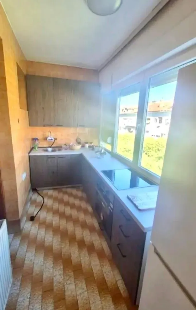 Izdavanje, dvosoban stan, 80m², Centar, Podgorica