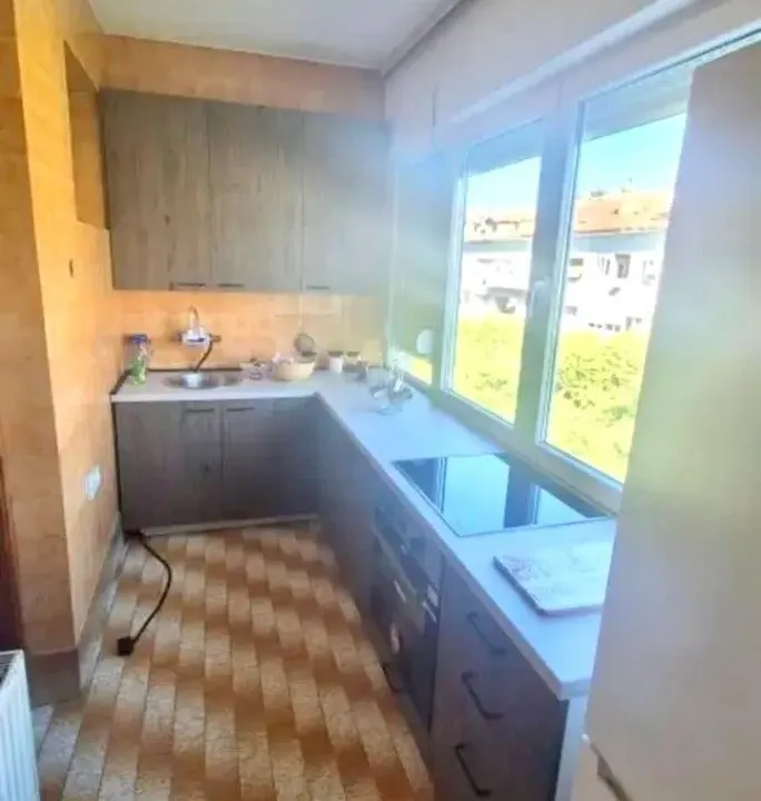Izdavanje, dvosoban stan, 80m², Centar, Podgorica