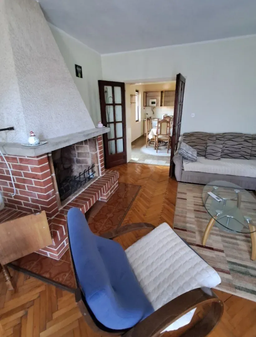 Izdavanje, četvorosoban stan, 95m², Zelenika, Herceg Novi