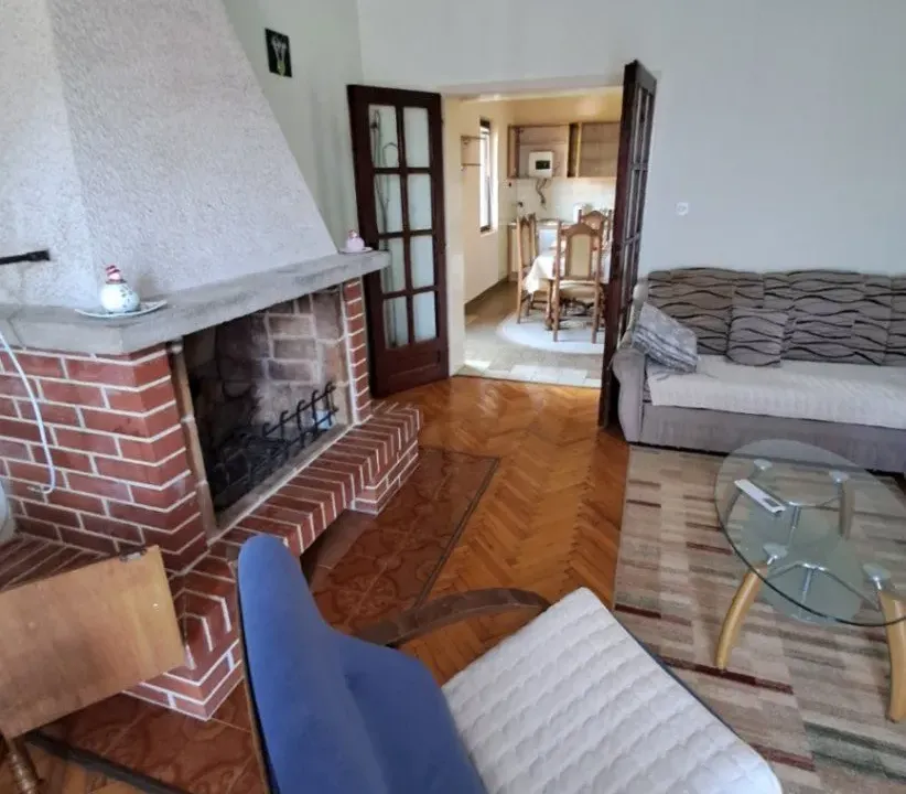 Izdavanje, četvorosoban stan, 95m², Zelenika, Herceg Novi