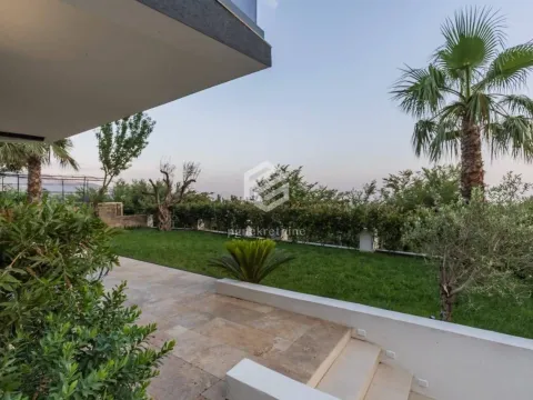 Izdavanje, kuća, 300m², Markovići, Budva - image 7