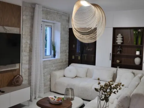 Prodaja, trosoban stan, 100m², Muo, Kotor - image 14