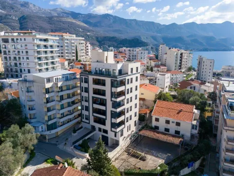 Sale, two bedroom apartment, 134m², Bečići, Budva - image 1