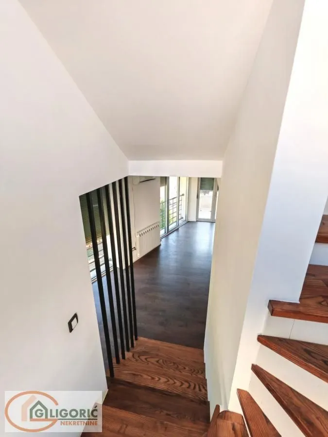 Izdavanje, kuća, 195m², Banovo Brdo, Beograd