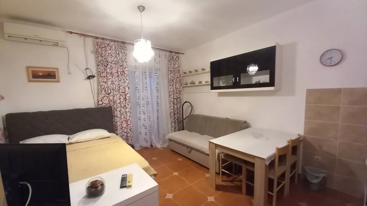Izdavanje, garsonjera, 30m², Centar, Budva
