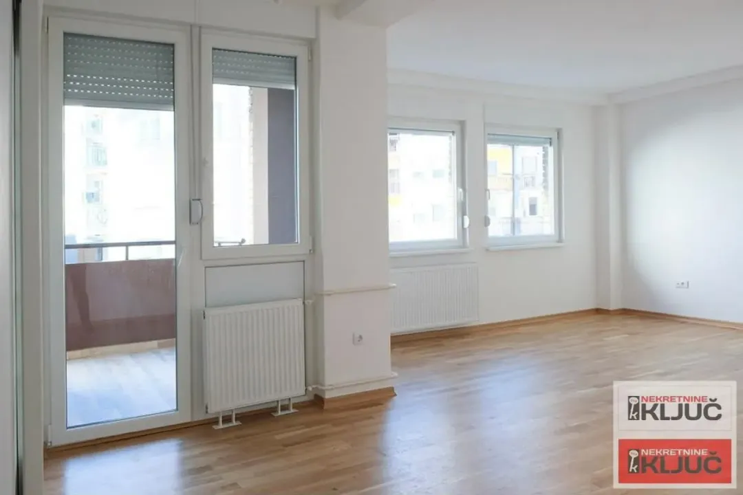 Izdavanje, dvosoban stan, 55m², Bulevar Oslobodjenja, Novi Sad Sve Podlokacije