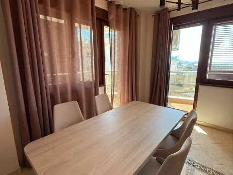 Izdavanje, dvosoban stan, 120m², Bečići, Budva - image 3