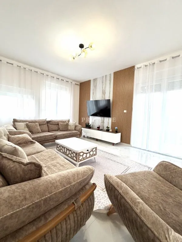 Izdavanje, dvosoban stan, 76m², Krivi Most, Podgorica