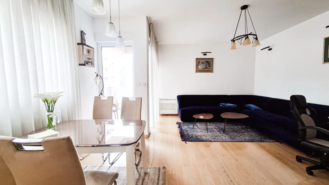 Izdavanje, dvosoban stan, 72m², City Kvart, Podgorica