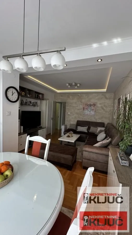 Prodaja, četvorosoban stan, 84m², Novo naselje, Novi Sad