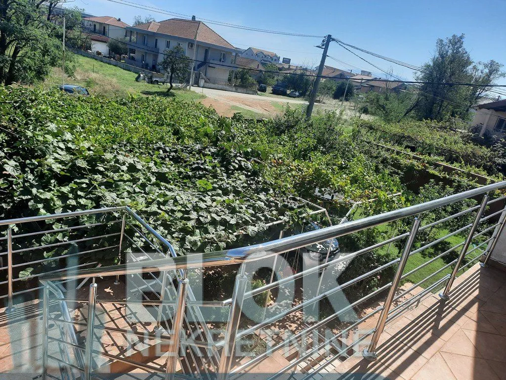 Izdavanje, kuća, 300m², Donja Gorica, Podgorica