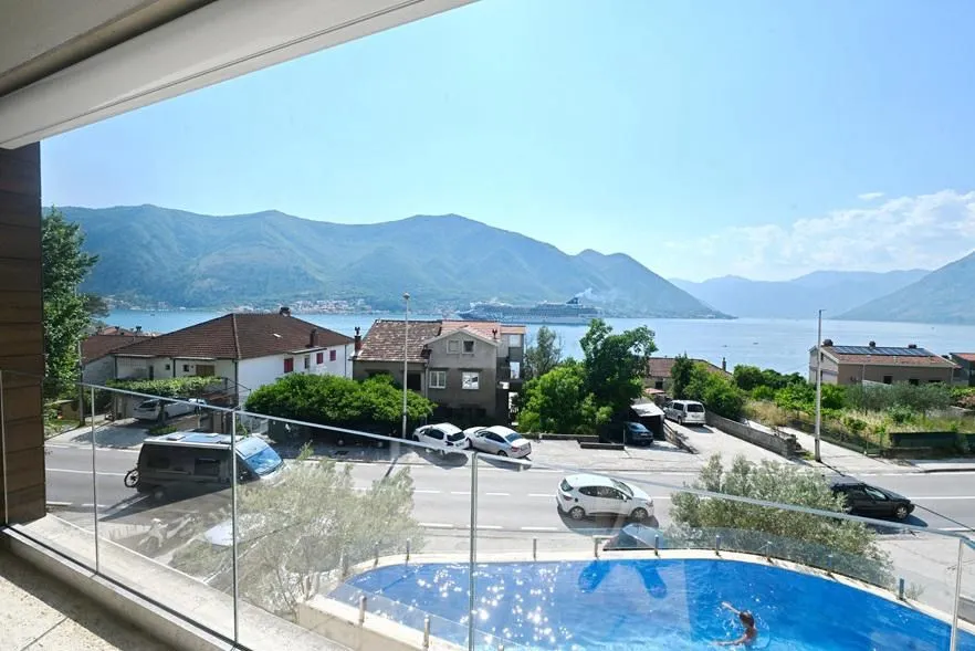 Rent, three bedroom apartment, 130m², Dobrota, Kotor