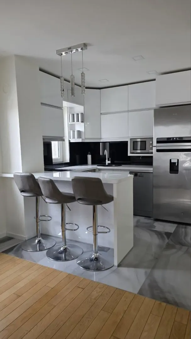 Izdavanje, trosoban stan, 130m², Bogoslovija, Palilula Sve Podlokacije