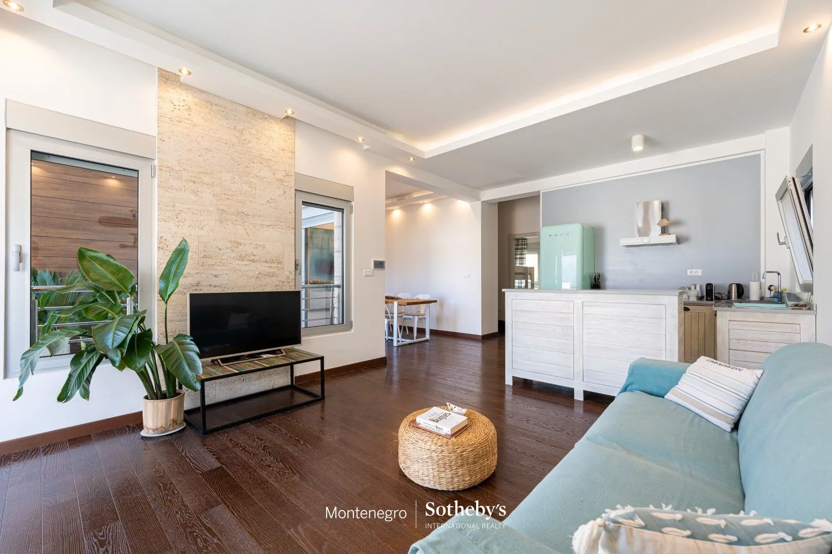 Sale, two bedroom apartment, 82m², Dobrota, Kotor