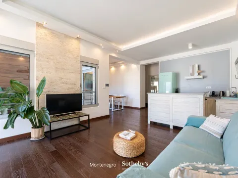 Sale, two bedroom apartment, 82m², Dobrota, Kotor - image 12