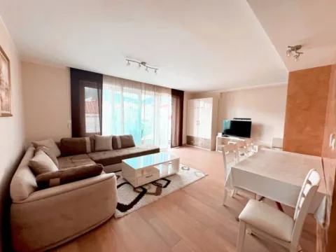 Izdavanje, jednosoban stan, 64m², Centar, Budva
