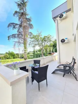 Spacious terrace with seating furniture and sun loungers. - image 6