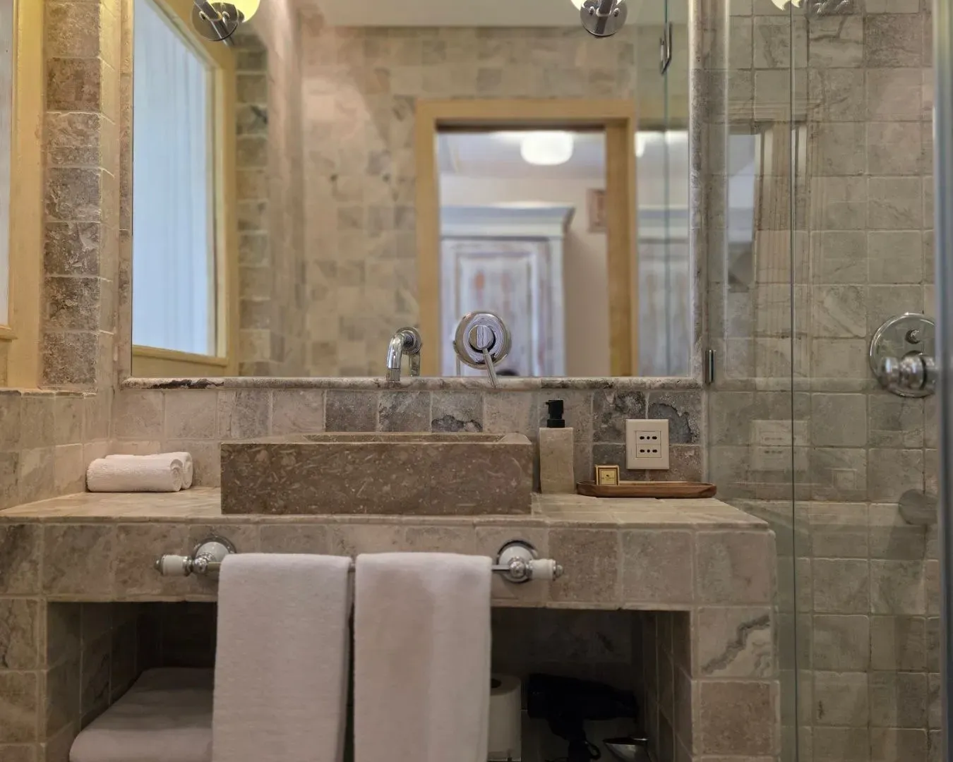 Prodaja, ugostiteljski objekat, 1200m², Sveti Stefan, Budva