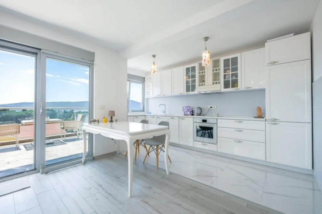 Prodaja, dvosoban stan, 116m², Pod Kuk, Tivat