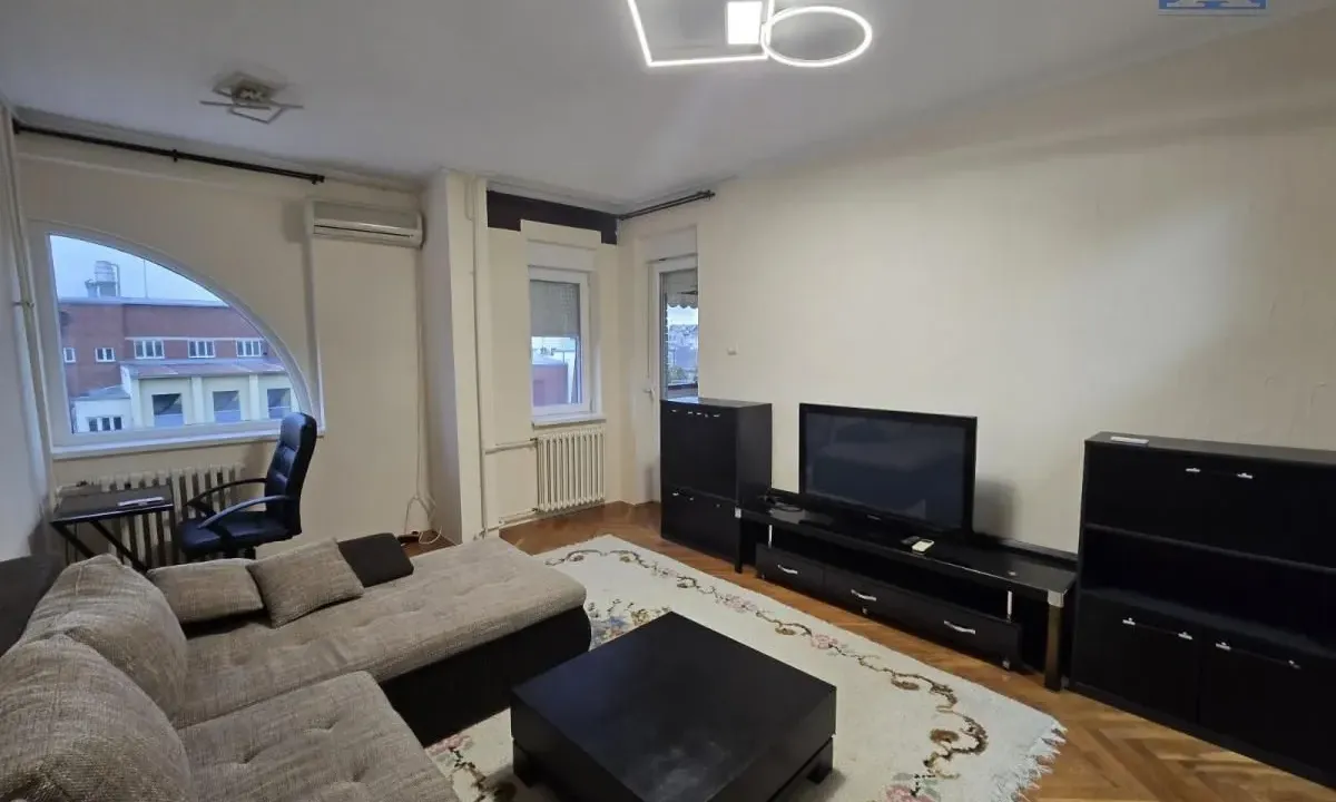 Izdavanje, trosoban stan, 80m², Centar, Novi Sad