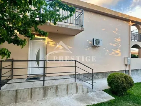 Izdavanje, kuća, 160m², Gornja Gorica, Podgorica - image 3