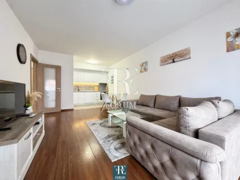 Izdavanje, dvosoban stan, 70m², Master Kvart, Podgorica - image 2