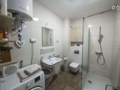 Izdavanje, jednosoban stan, 52m², City Kvart, Podgorica - image 11