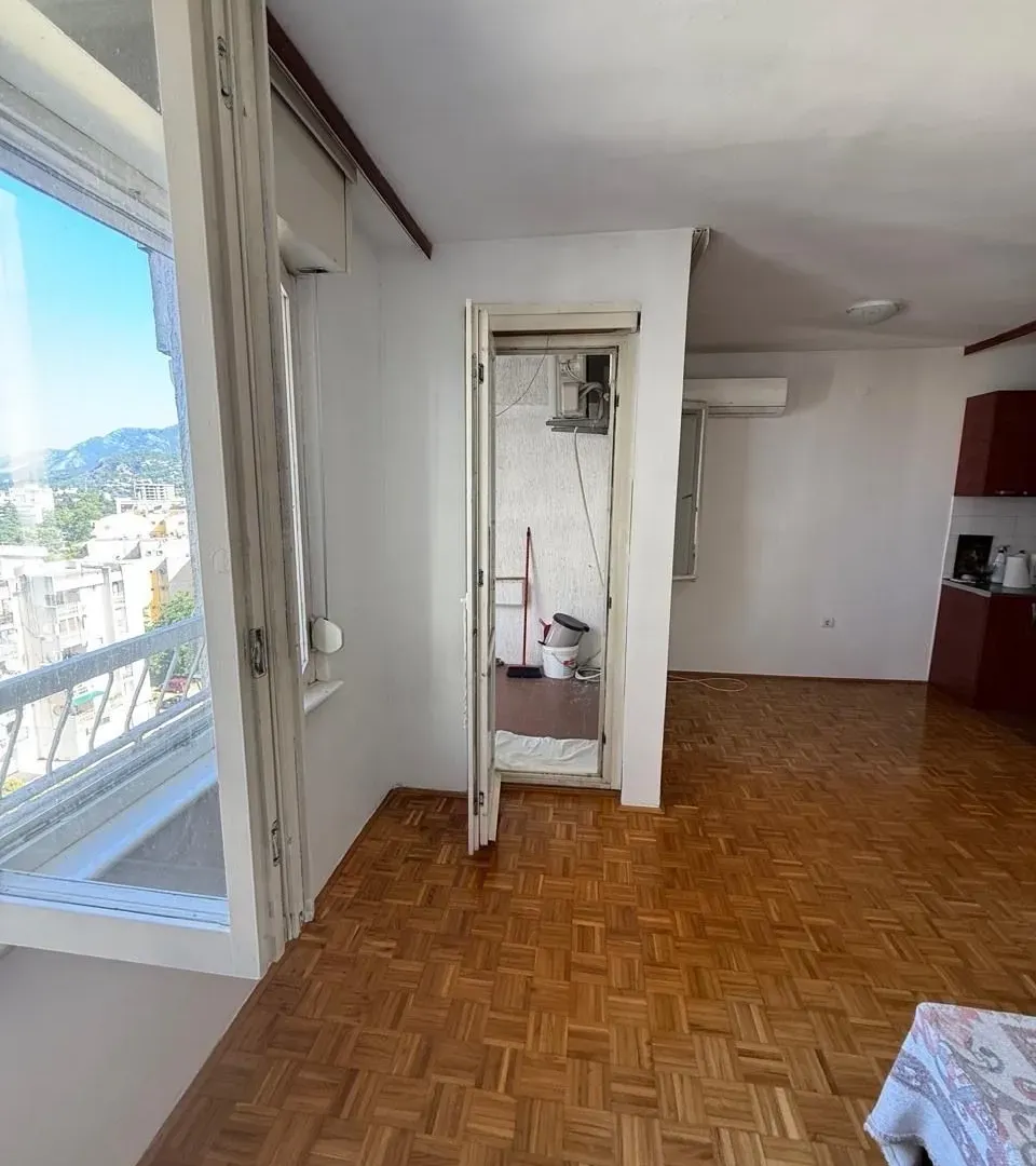 Prodaja, dvosoban stan, 66m², Centar, Bar