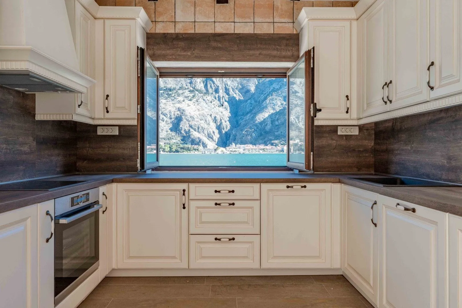 Prodaja, kuća, 130m², Muo, Kotor