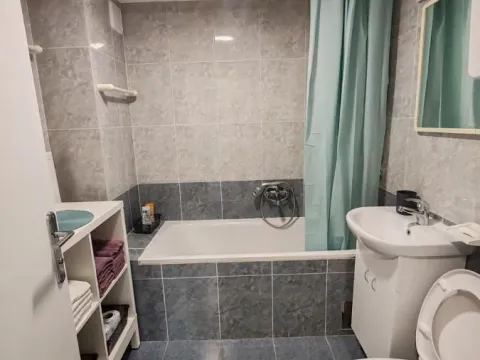 Izdavanje, dvosoban stan, 60m², Centar, Novi Sad - image 10