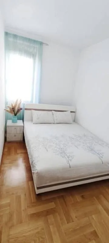 Izdavanje, jednosoban stan, 35m², Stari Aerodrom, Podgorica