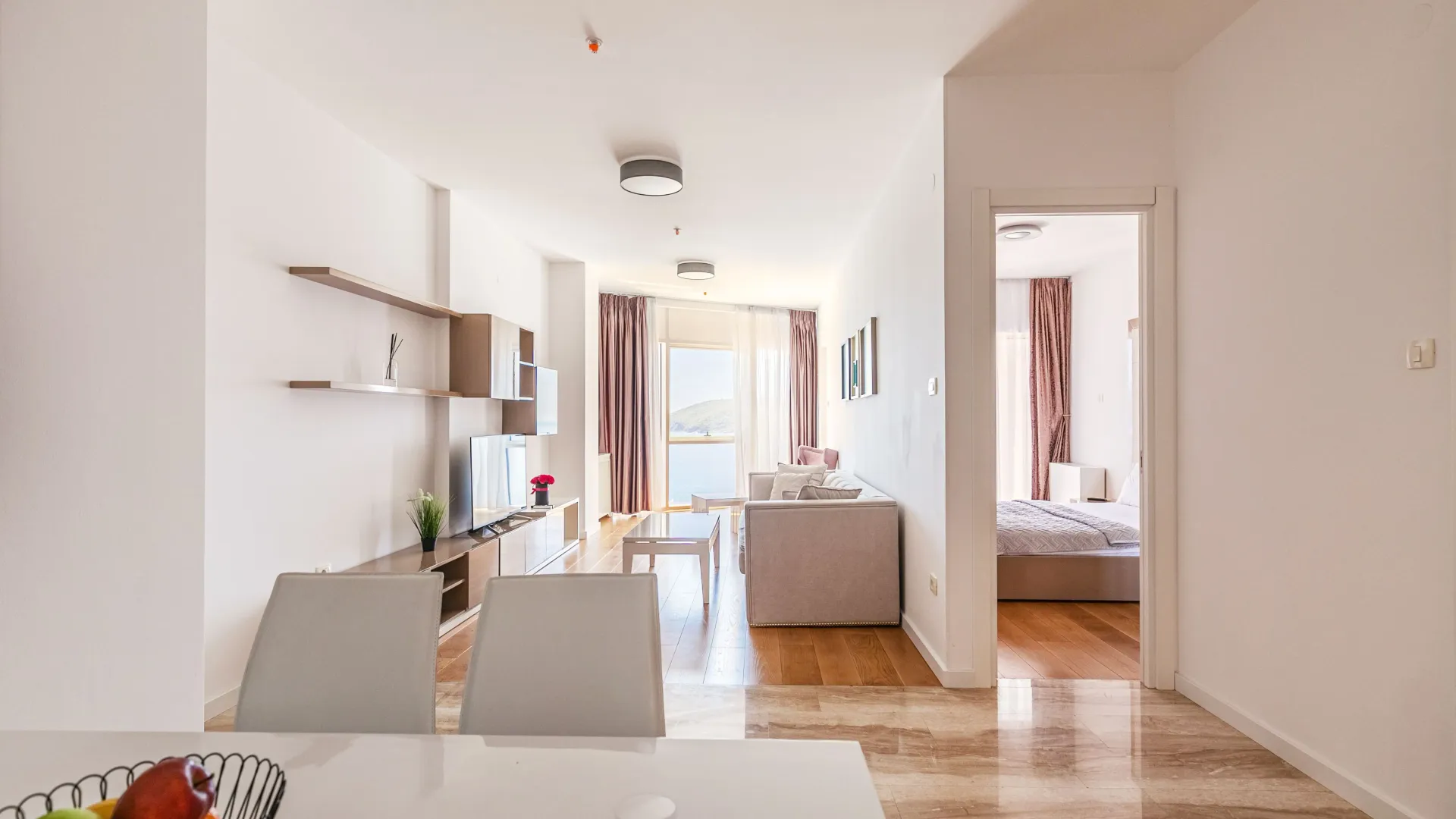 Rent, one bedroom apartment, 77m², Tre Canne, Budva