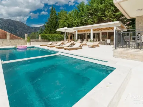 Sale, house, 350m², Stoliv, Kotor - image 2