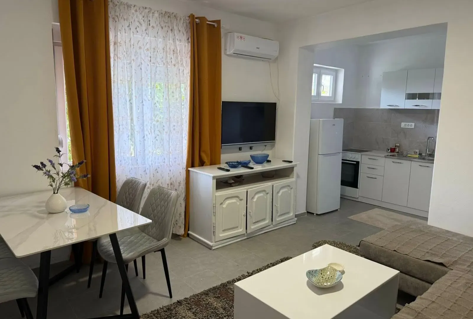 Rent, two bedroom apartment, 80m², Bjeliši, Bar