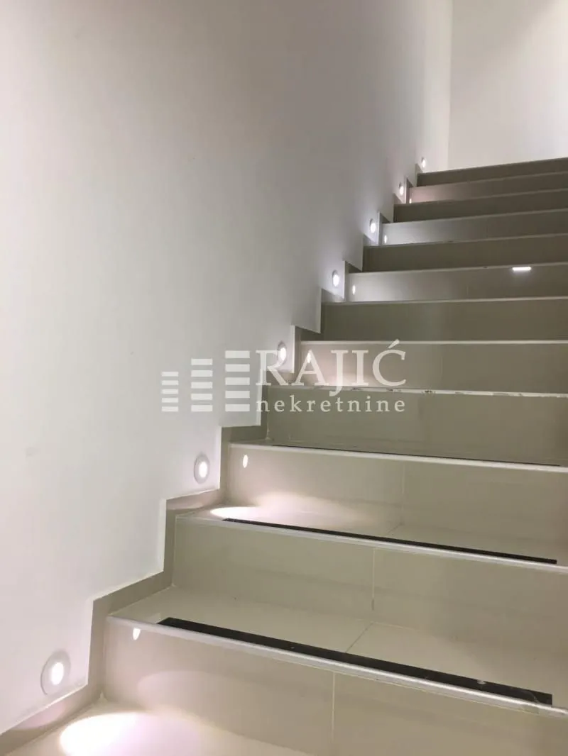 Rent, office space, 144m², Zemun Kalvarija, Zemun Sve Podlokacije