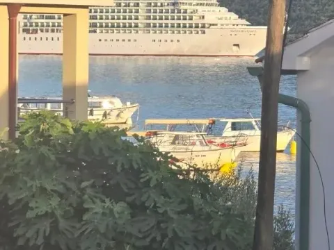Izdavanje, dvosoban stan, 80m², Đenovići, Herceg Novi - image 5