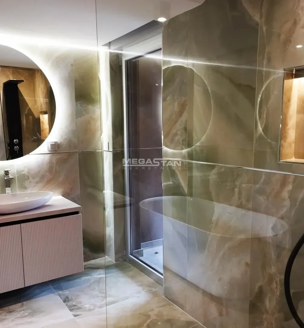 Izdavanje, četvorosoban stan, 177m², Savski Venac, Beograd