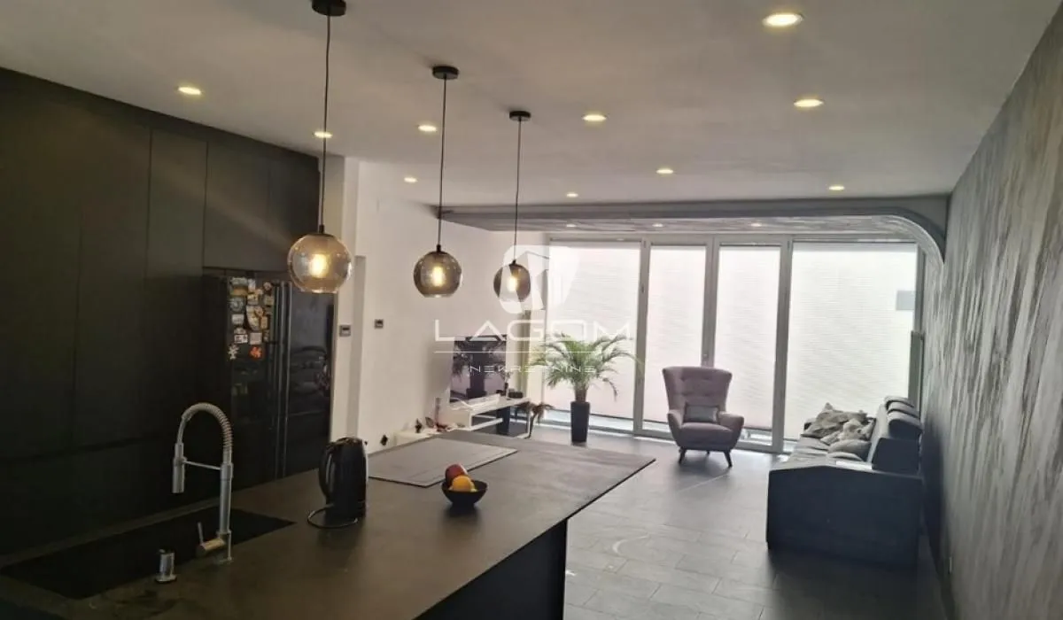 Sale, house, 343m², Banovo Brdo, Beograd