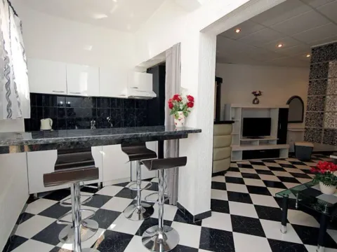 Sale, house, 300m², Sutomore, Bar - image 4