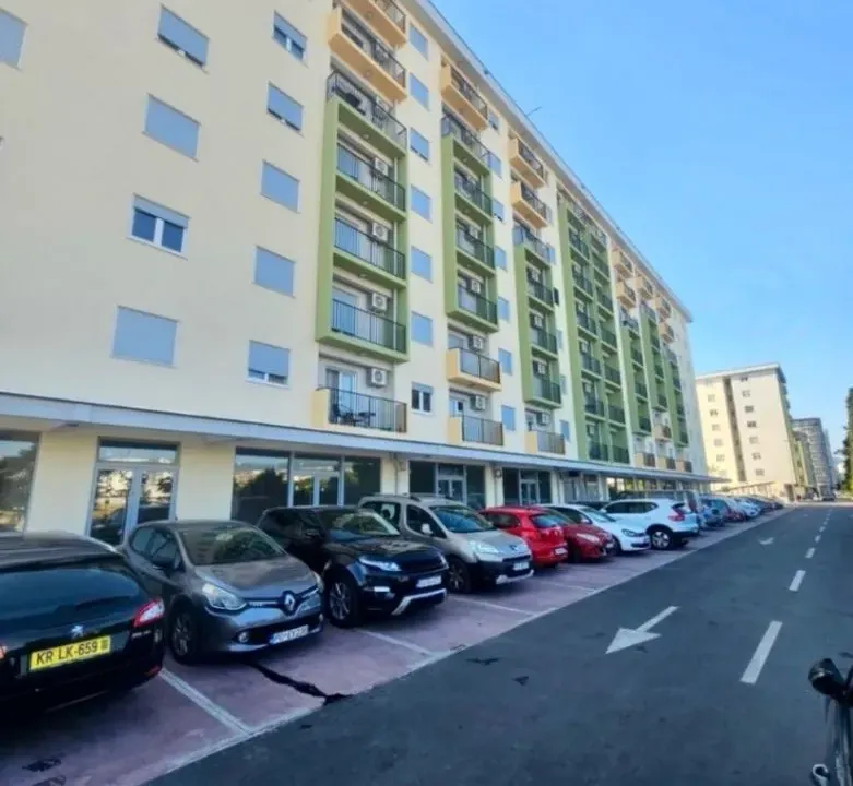 Izdavanje, jednosoban stan, 40m², Pobrežje, Podgorica