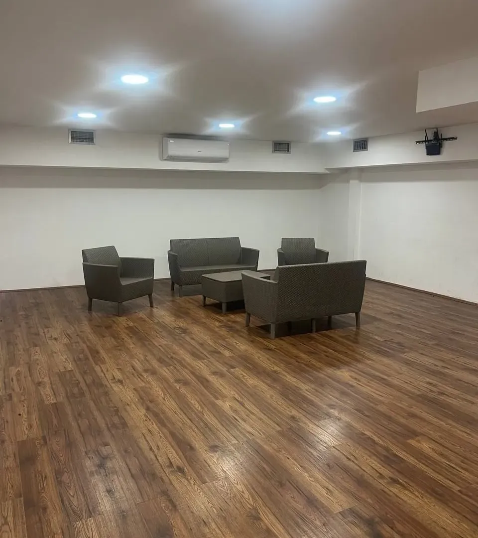 Izdavanje, poslovni prostor, 351m², Blok 5, Podgorica