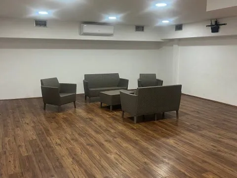 Izdavanje, poslovni prostor, 351m², Blok 5, Podgorica - image 3