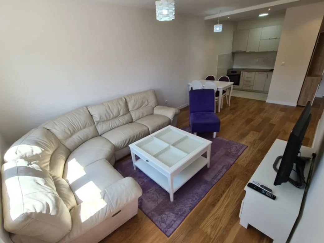 Izdavanje, jednosoban stan, 48m², Centar, Bar