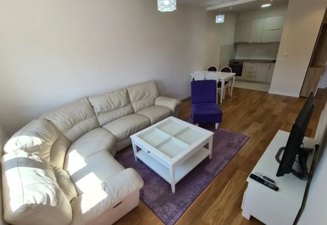 Izdavanje, jednosoban stan, 48m², Centar, Bar