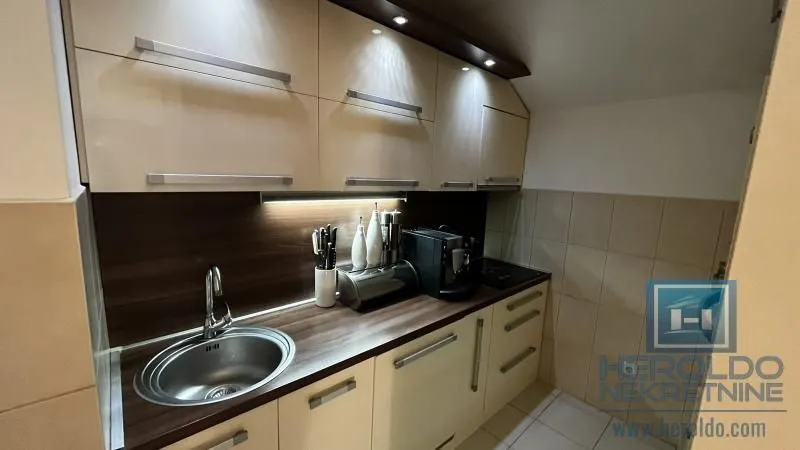 Prodaja, trosoban stan, 71m², Centar, Jagodina